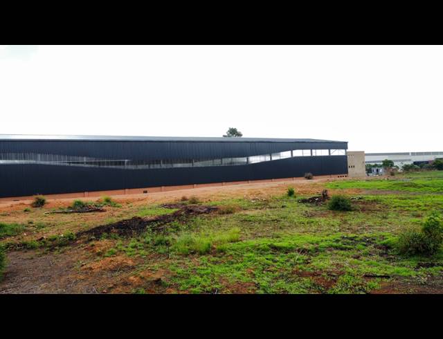 42,000M² VACANT LAND FOR SALE IN MEADOWDALE